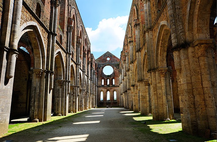 Ang espada sa bato - Chiusdino | Secret World Trip Planner