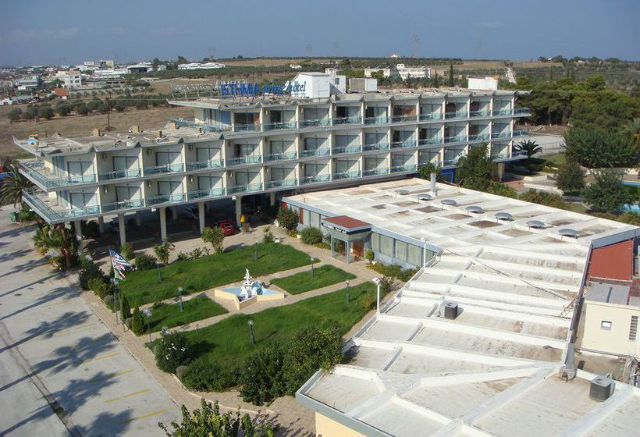 Isthmia Prime Hotel: Wyblakły klejnot z architektonicznym blaskiem - Isthmia | Secret World Trip Planner