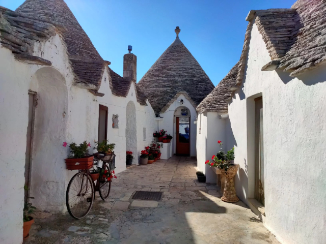 Distrik Little Hague - Alberobello | Secret World Trip Planner