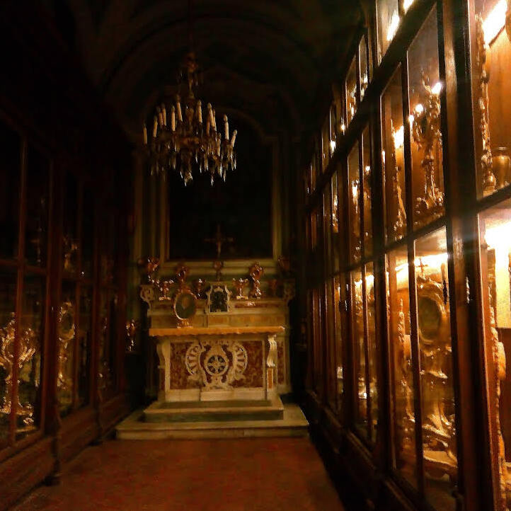 Hirugarren ampoule San Gennaro - Napoli | Secret World Trip Planner