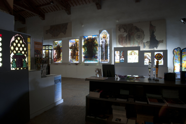古代ステンドグラス博物館 - Sansepolcro | Secret World Trip Planner