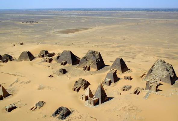 ヌビアのピラミッド: 未知の� ...