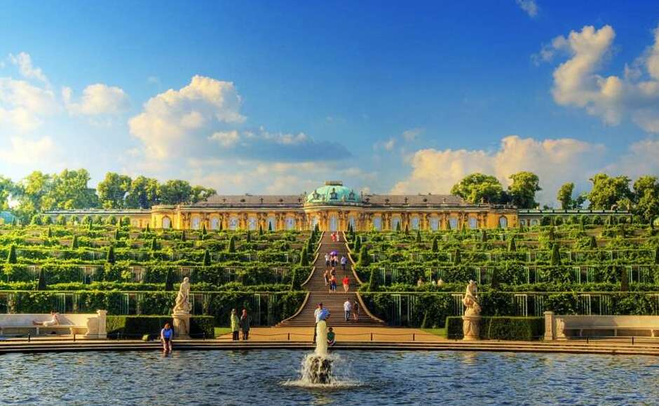 Palazzo di Sanssouci | Una meraviglia tra giardini e vigneti terrazzati  - Potsdam | Secret World Trip Planner