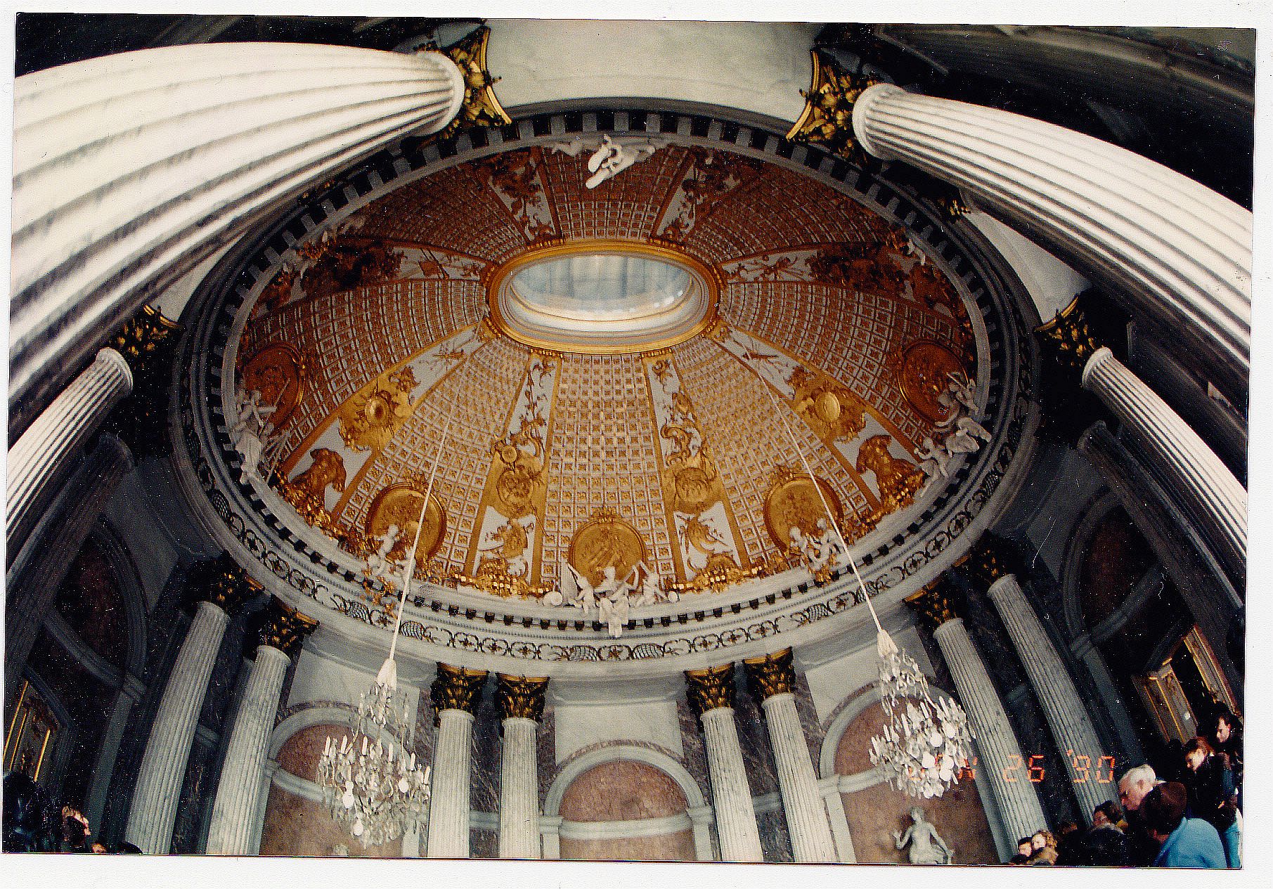 Palazzo di Sanssouci | Una meraviglia tra giardini e vigneti terrazzati  - Potsdam | Secret World Trip Planner