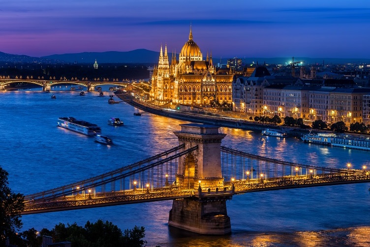 Maďarský parlament: jedna z největších maďarských budov - Budapest | Secret World Trip Planner