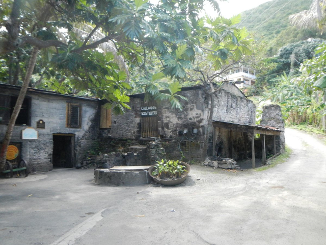 Callwoodi viinavabrik - Cane Garden Bay | Secret World Trip Planner