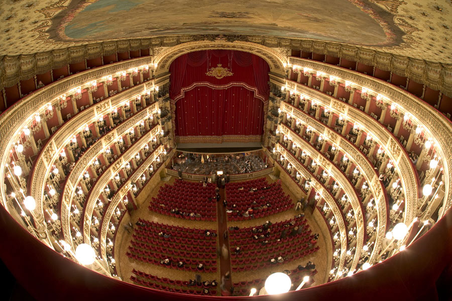 Théâtre San Carlo - Napoli | Secret World Trip Planner