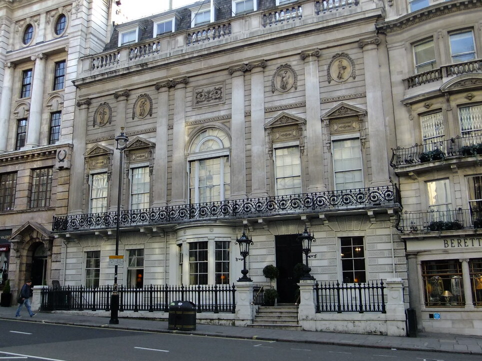 Putih adalah Klub Gentlemen | England - Whitechapel | Secret World Trip Planner