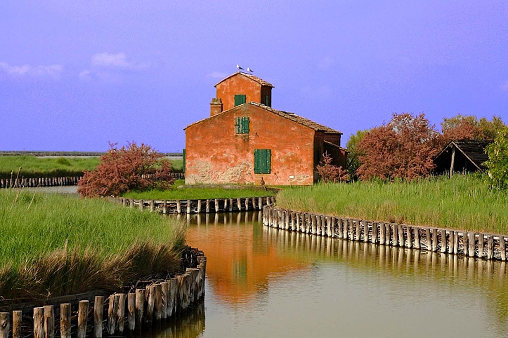 ຮ່ອມພູຂອງ Comacchio - Comacchio | Secret World Trip Planner