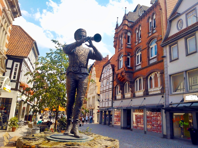 ਹੈਮਲਿਨ ਅਤੇ ਪਾਈਡ ਪਾਈਪਰ - Hameln | Secret World Trip Planner