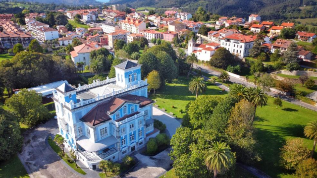 Indiska hus - Colombres | Secret World Trip Planner