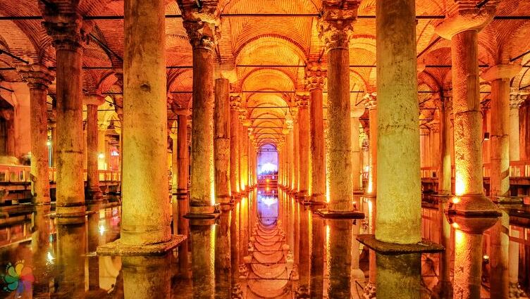 Istanbul: Basilica Cistern - Yerebatan Cd. 1/3 | Secret World Trip Planner