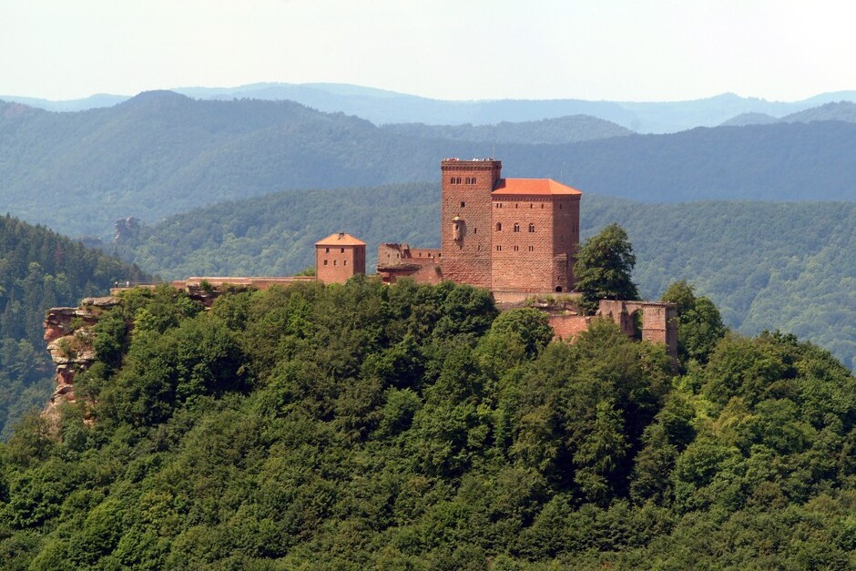 사소한 성 - Annweiler am Trifels | Secret World Trip Planner