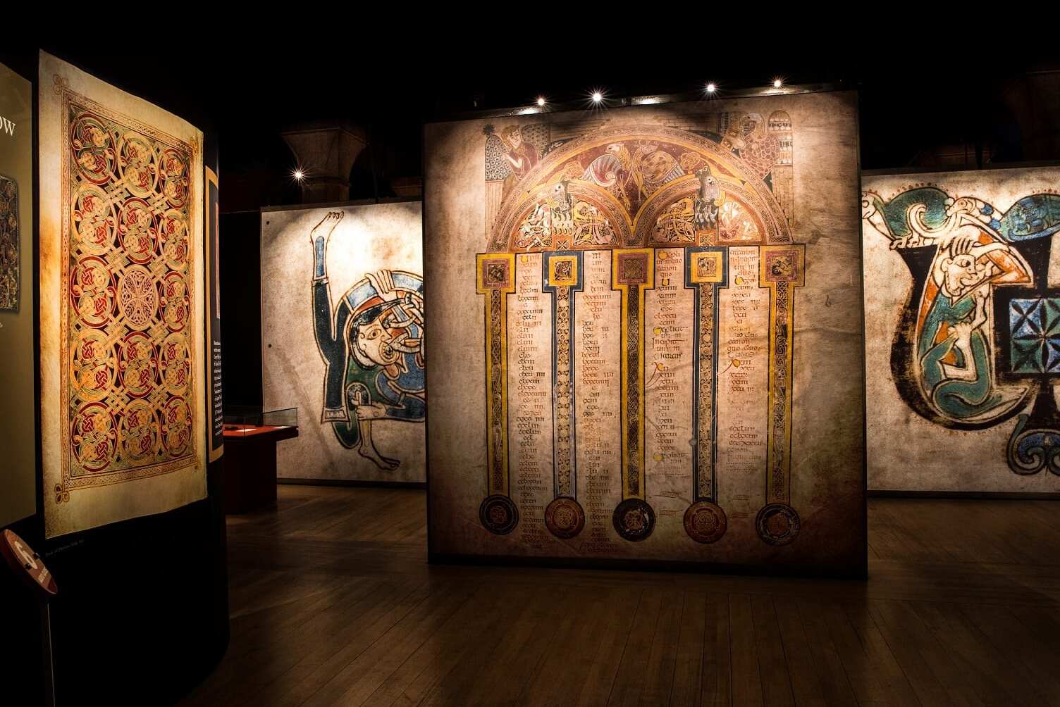 Dublin / Livro de Kells  - Dublin | Secret World Trip Planner