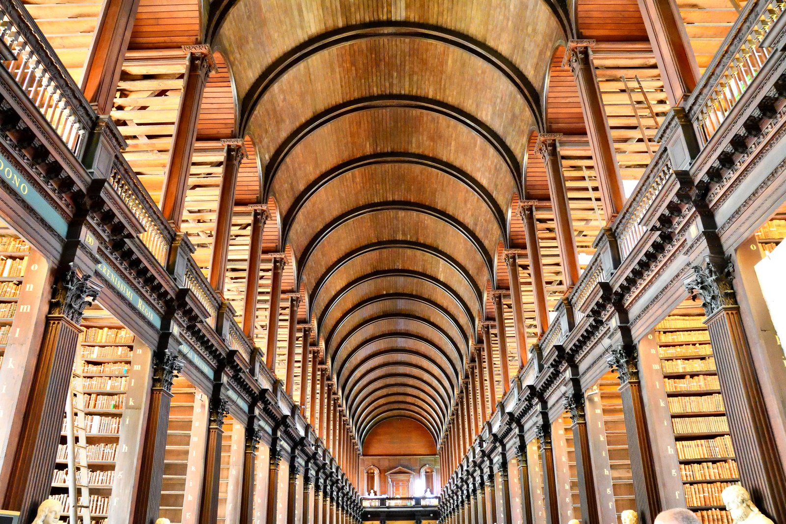 Dublin / Livro de Kells  - Dublin | Secret World Trip Planner