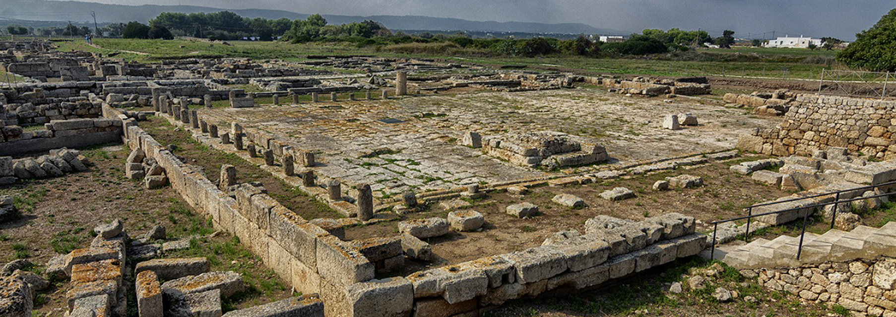 Abruzzo / νεκρόπολη του Fossa - Via S. Massimo d'Aveja | Secret World Trip Planner