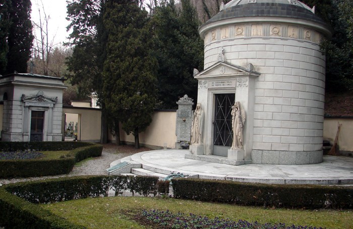 Camnago veya Alessandro Volta'nın Mezarı