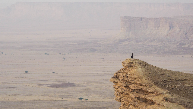 En el Borde del Mundo – Descubre el Acantilado que Toca el Cielo - Edge of the World | Secret World Trip Planner