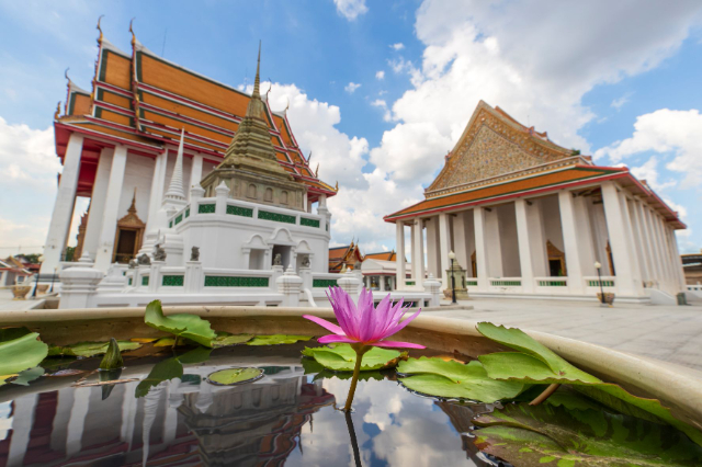 Wat Kalayanamit Woramahaviharn - Khet Thon Buri | Secret World Trip Planner