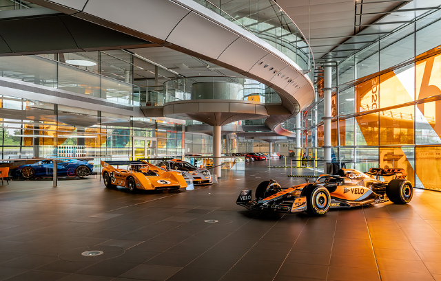 McLaren tehnoloģiju centrs: Mekka autosporta entuziastiem - McLaren Technology Centre | Secret World Trip Planner