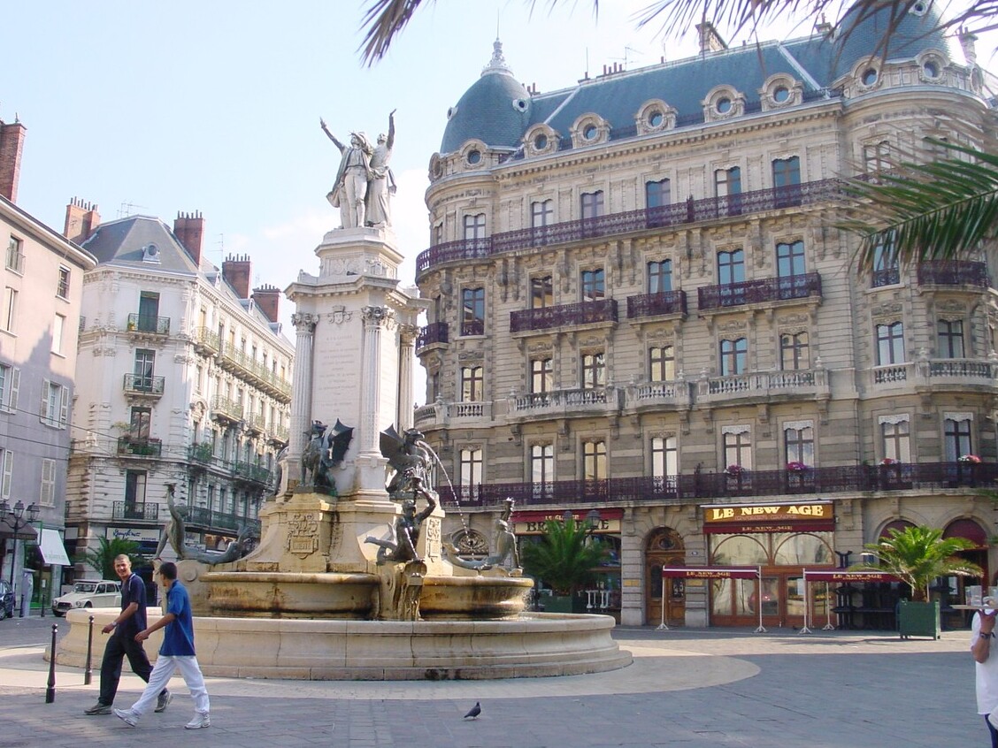 Piazza Notre-Dame de Grenoble - Grenoble | Secret World Trip Planner