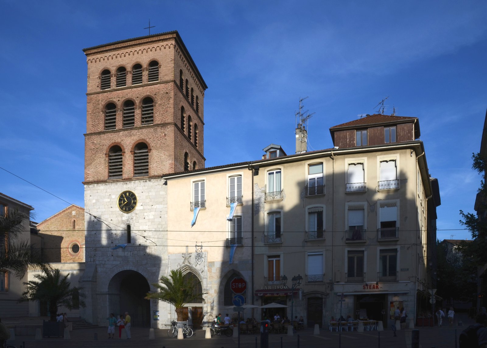 Piazza Notre-Dame de Grenoble - Grenoble | Secret World Trip Planner