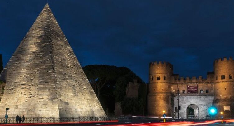 Erroma: Piramidearen Cestius - Roma | Secret World Trip Planner