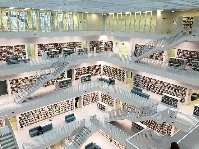 ห้องสมุดสาธารณะสตุตการ์ต - Stuttgart | Secret World Trip Planner