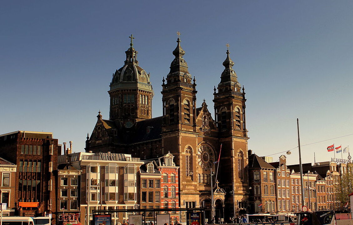 Amsterdam:o neo-Renacentista de San Nicolás Igrexa - Amsterdam | Secret World Trip Planner