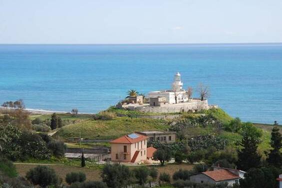 আরো ছবি ও ভিডিও দেখুন - Punta Stilo | Secret World Trip Planner