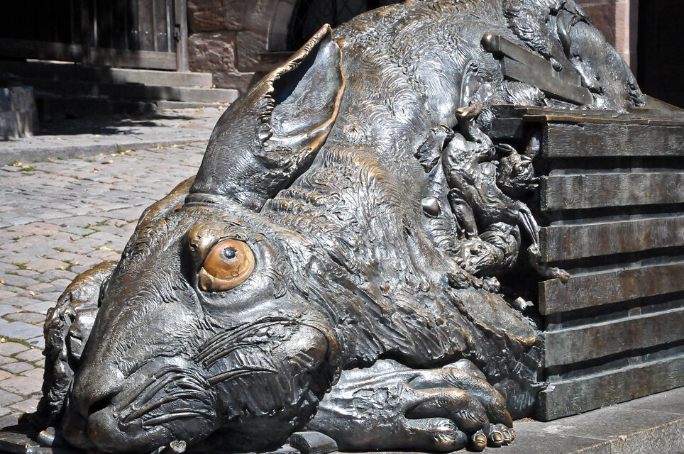 Dürer en het kwade monster loeren - Nürnberg | Secret World Trip Planner