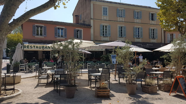 Praça dos Liceus - Saint-Tropez | Secret World Trip Planner