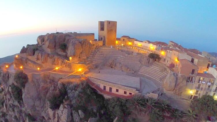 Pollina Caisleán - Tsicil - Pollina | Secret World Trip Planner