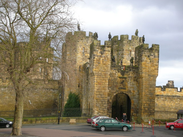 אלנוויק, הטירה המיושבת השנייה בגודלה באנגליה. - Alnwick Castle | Secret World Trip Planner