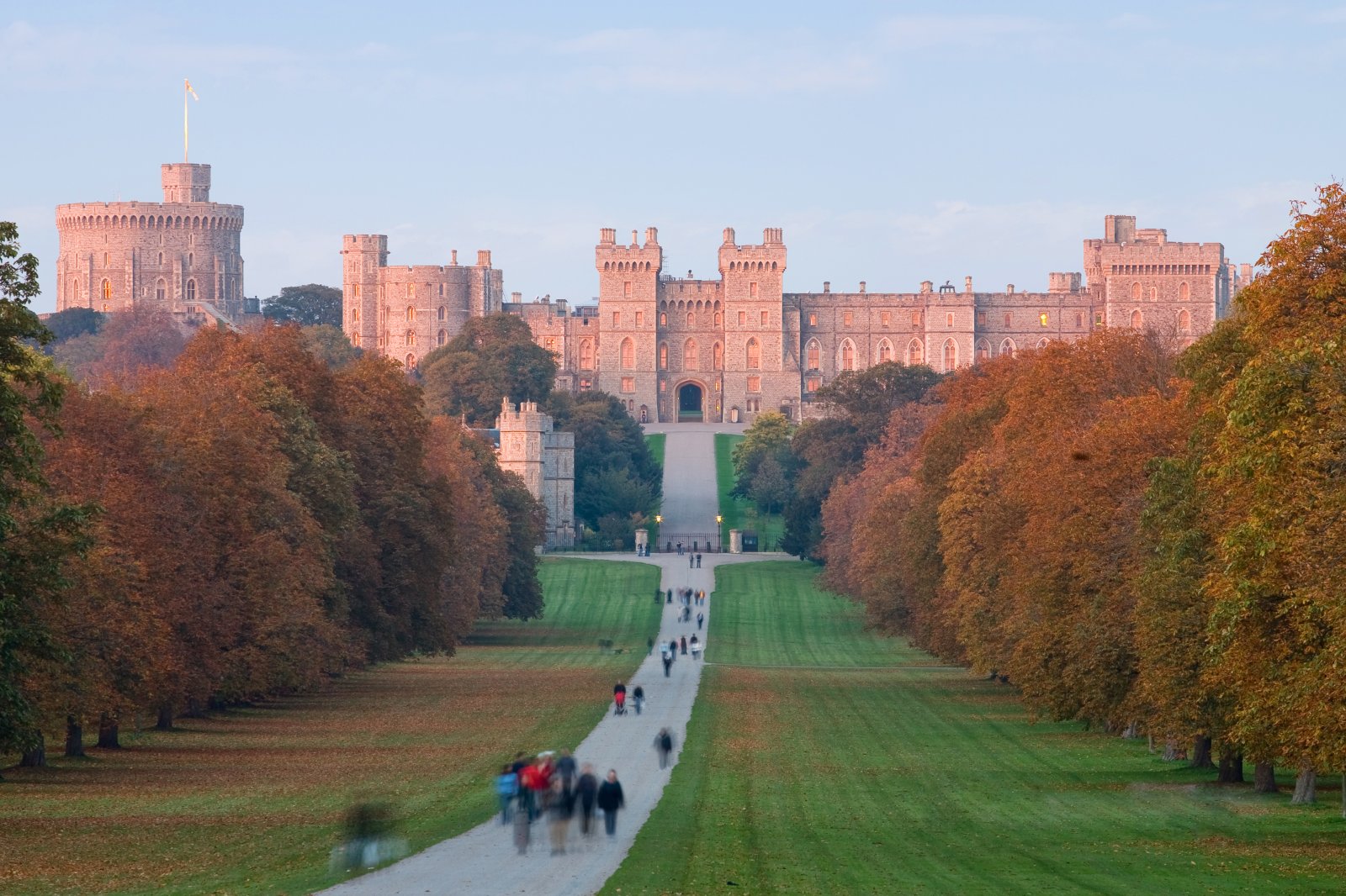 Windsor and the fine bronze statue of Queen Victoria - Castle Hill | Secret World Trip Planner