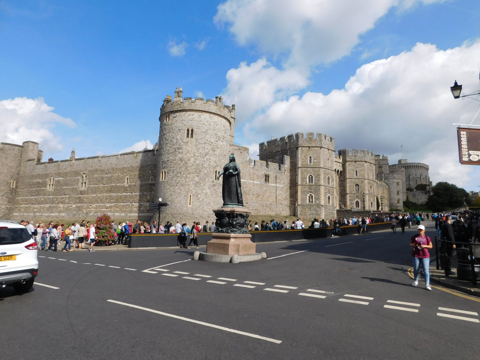 Windsor and the fine bronze statue of Queen Victoria - Castle Hill | Secret World Trip Planner