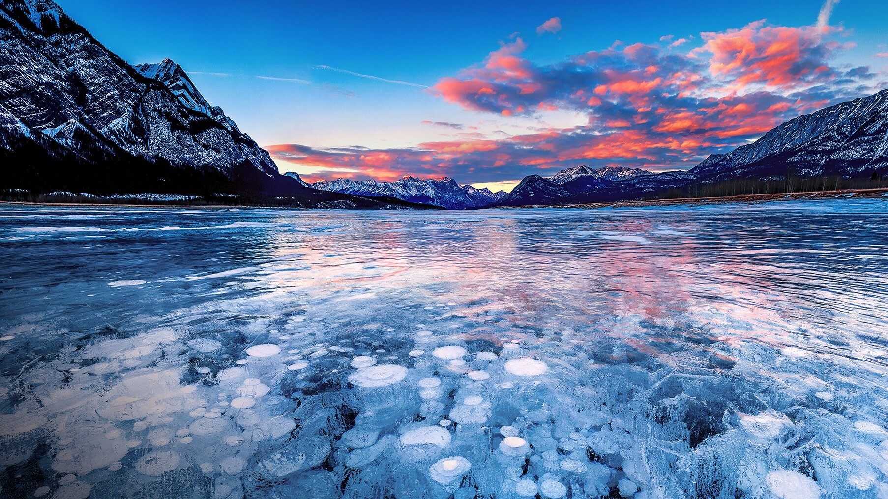 Abraham Lake on Alberta’s North Saskatchewan River - Abraham Lake | Secret World Trip Planner