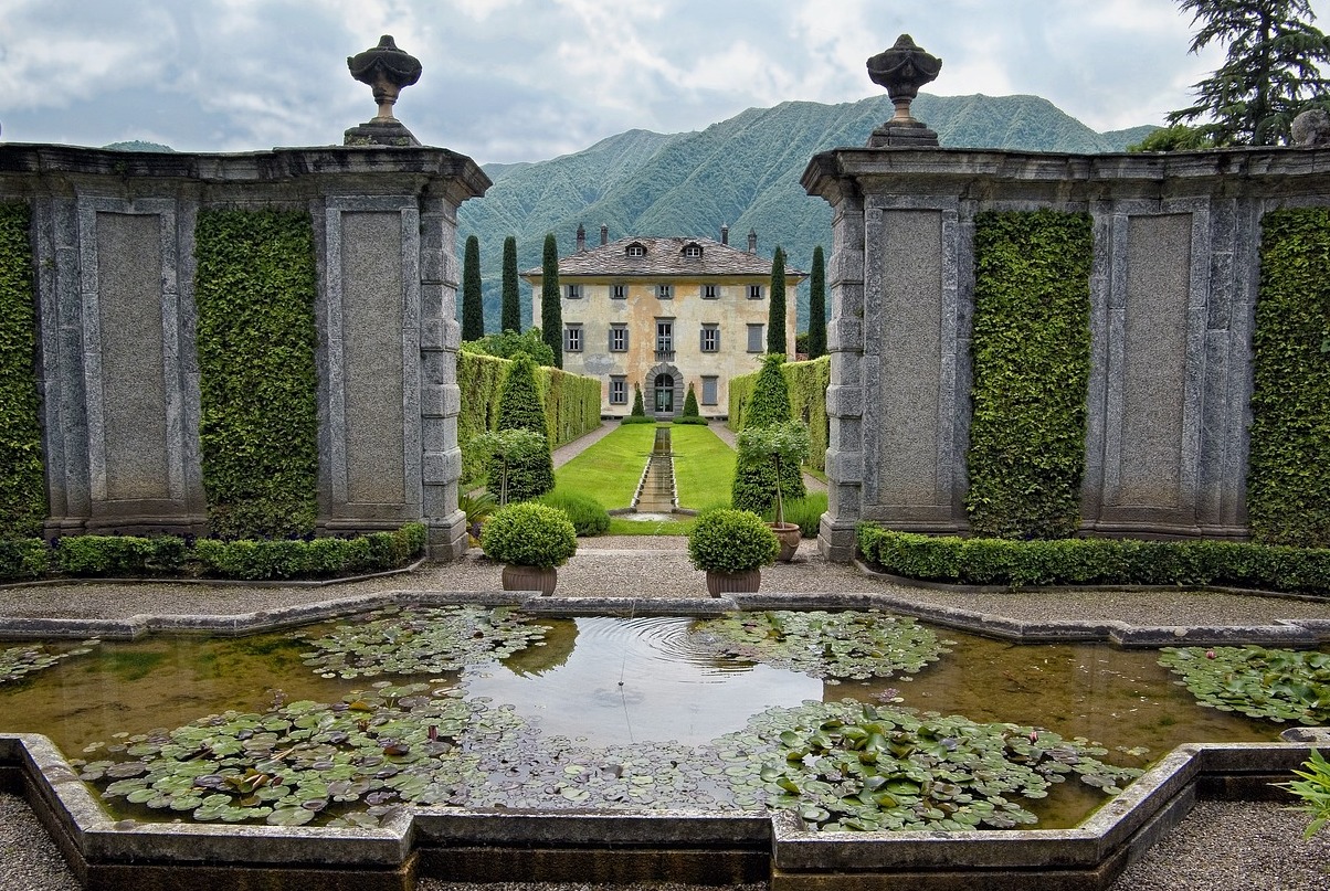 Villa ''Il Pizzo'' overlooks Lake Como - Cernobbio | Secret World Trip Planner
