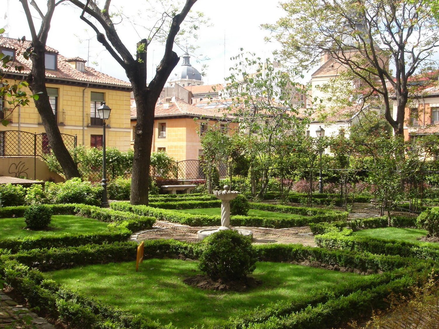 Palau del Príncep de Anglona Jardí - Una joia oculta a Madrid - Madrid | Secret World Trip Planner