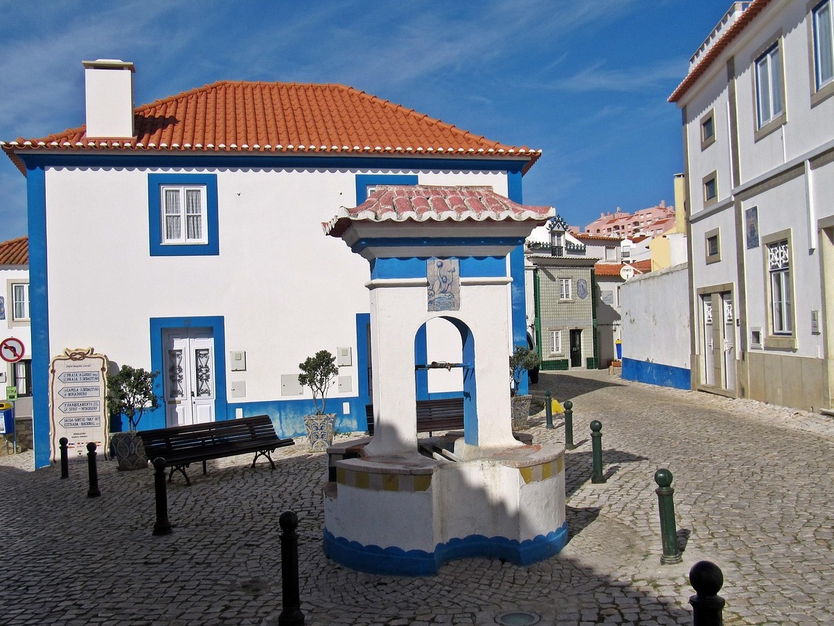 אריקרה / כפר דייגים קטן על צוקים גבוהים  - Ericeira | Secret World Trip Planner