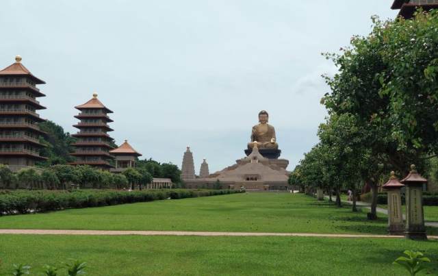 Fo Guang Shan Teampaill - Khet Khlong Sam Wa | Secret World Trip Planner