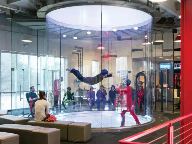 Indoor Skydiving: Skoki spadochronowe bez skoków w iFly Westchester - Yonkers | Secret World Trip Planner