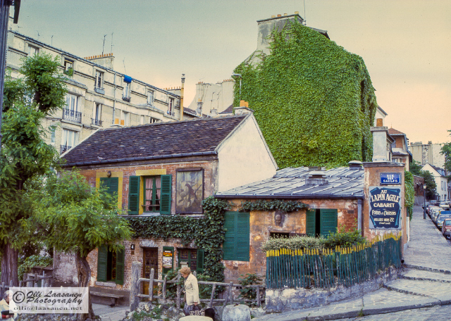 Lapin Agile Cabaret இல் - Paris | Secret World Trip Planner