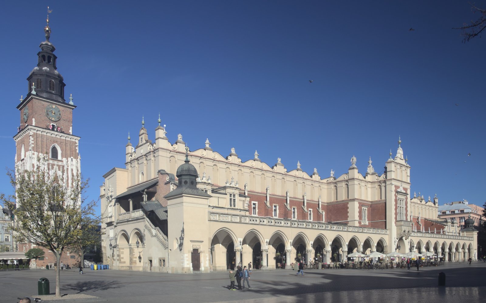 Krakow / Rynek Glówny é a praça principal da cidade. - Kraków | Secret World Trip Planner