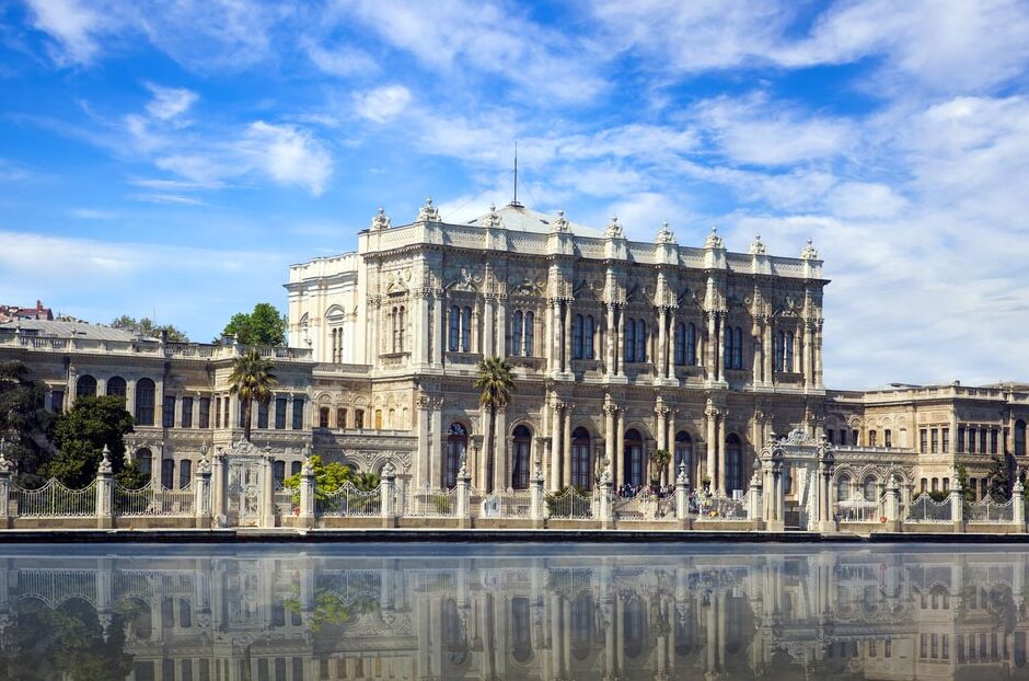 Dolmabahce Istana, Turki - Dolmabahçe Cd. | Secret World Trip Planner