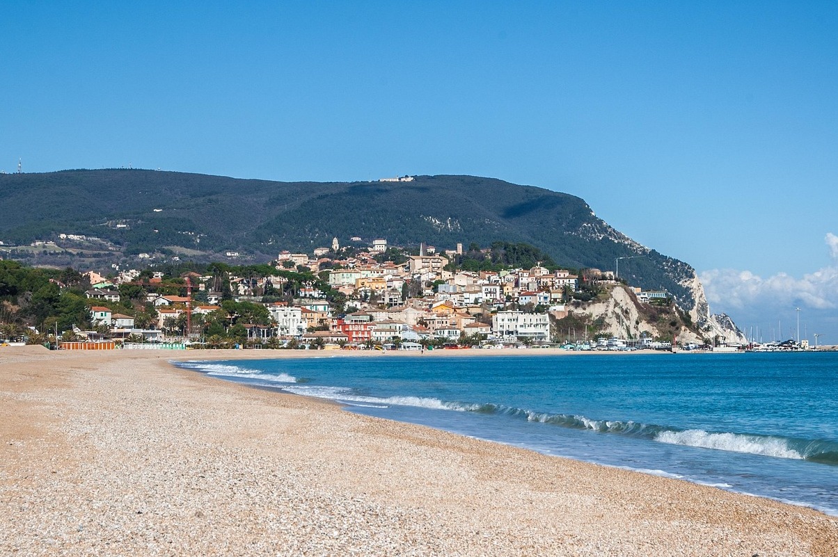 Značky a potraviny / Coniglio in porchetta - Ancona | Secret World Trip Planner