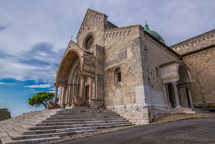Ancona / Katedrála San Ciriaco - Ancona | Secret World Trip Planner