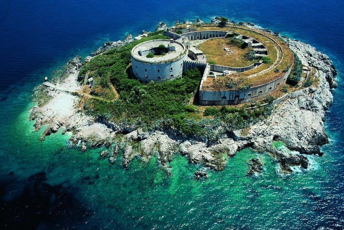 Mamula Adriatika dengizidagi aylana orolcha - Rondoni | Secret World Trip Planner