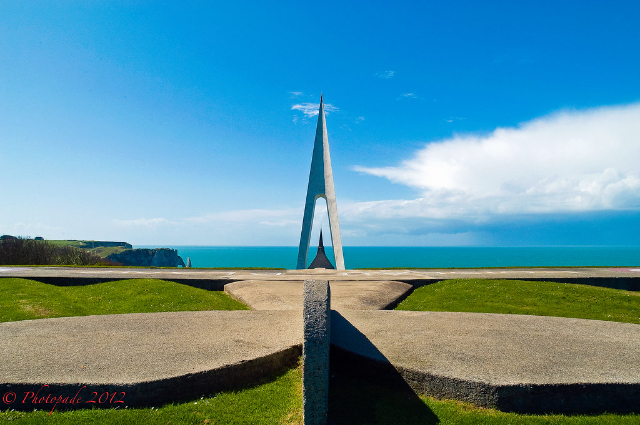 सेतो पक्षी स्मारक - Étretat | Secret World Trip Planner