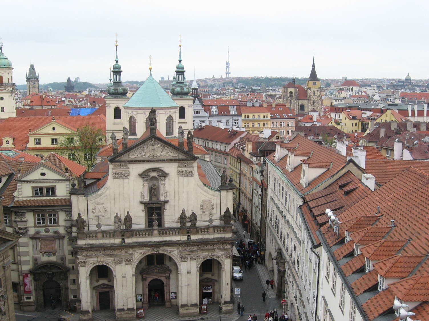 Praha| סנט Salvator הכנסייה היא תענוג לעיניים - K?ižovnické nám?stí 2 | Secret World Trip Planner